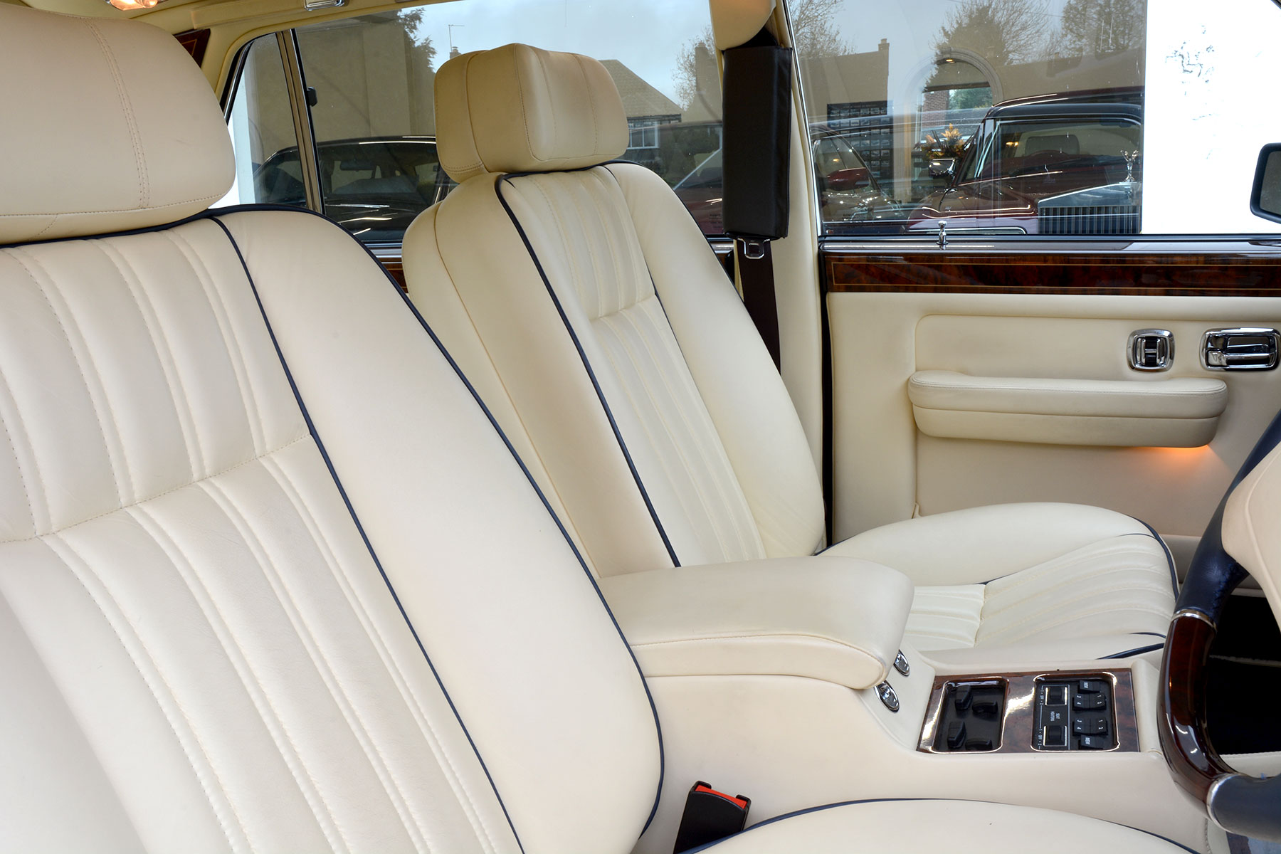 1998 Model Rolls-Royce Silver Dawn